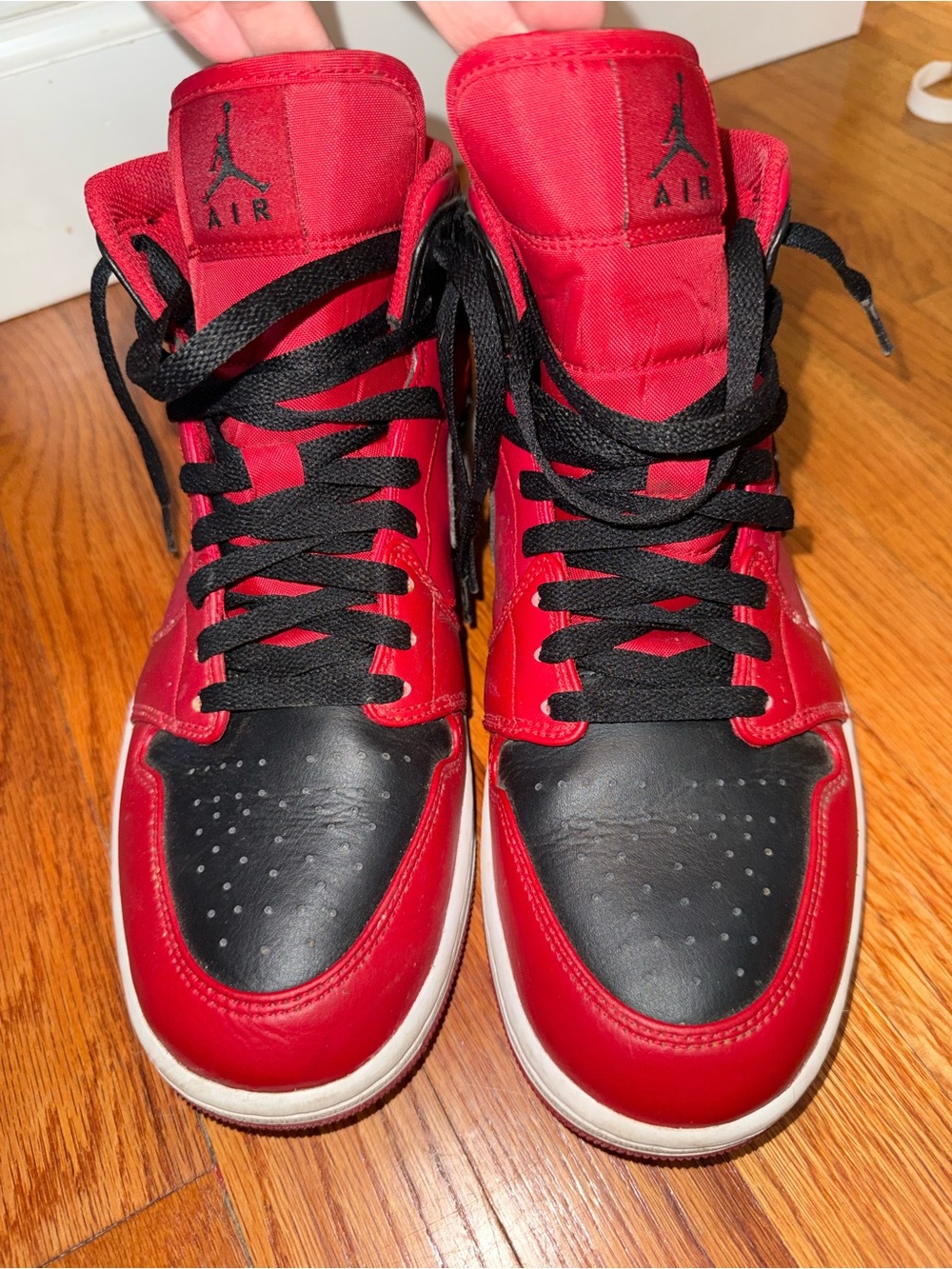 Air Jordan 1 Mid "Reverse Bred" Red and Black sneakers Nike